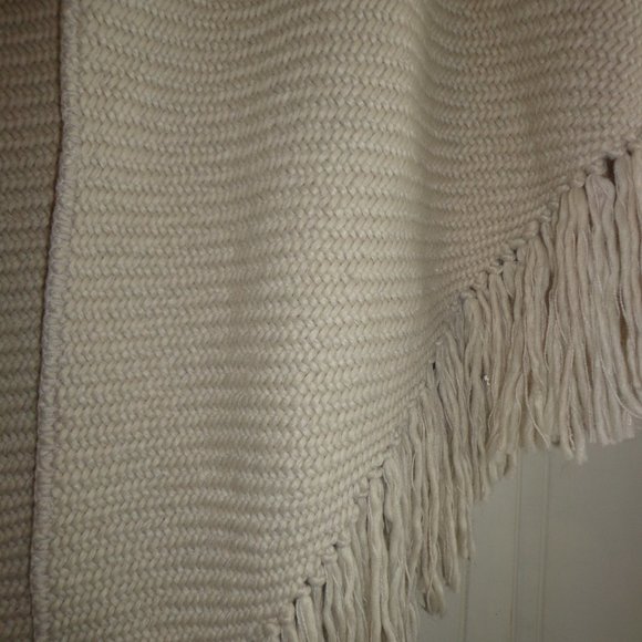 NWT Eddie Bauer Knit Fringed Shawl O/S Natural Soft! - Picture 7 of 16